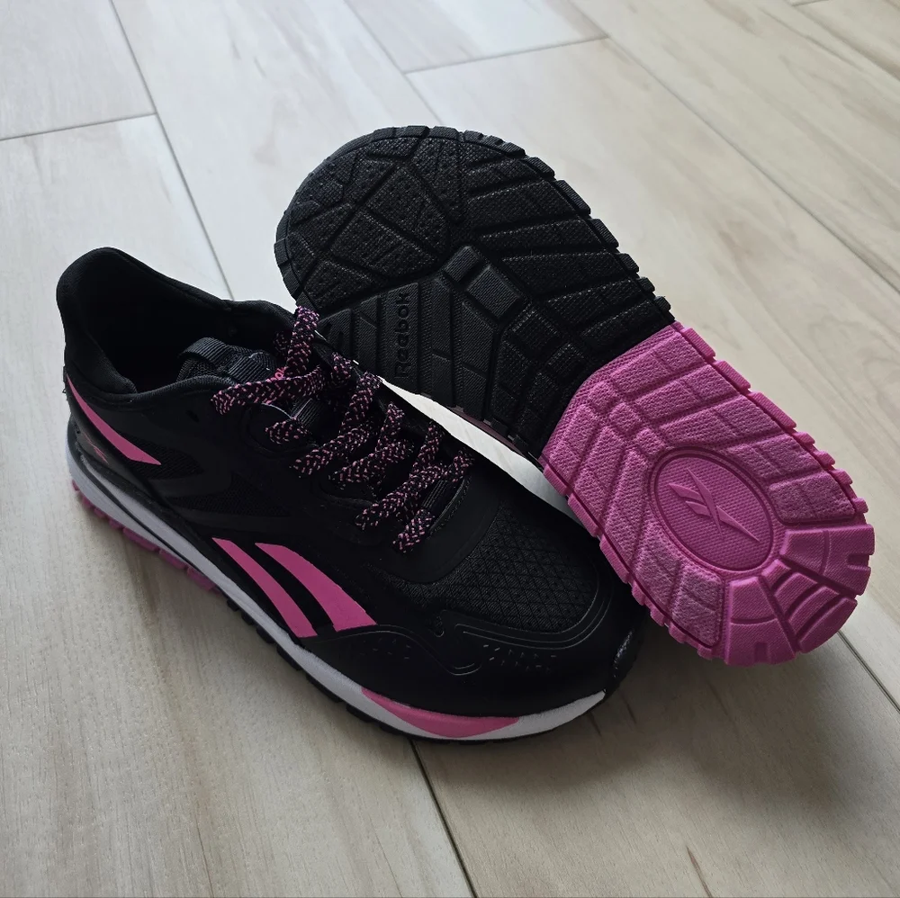 NEW Reebok Kids Girls Neon Pink/Black Athletic Sneakers